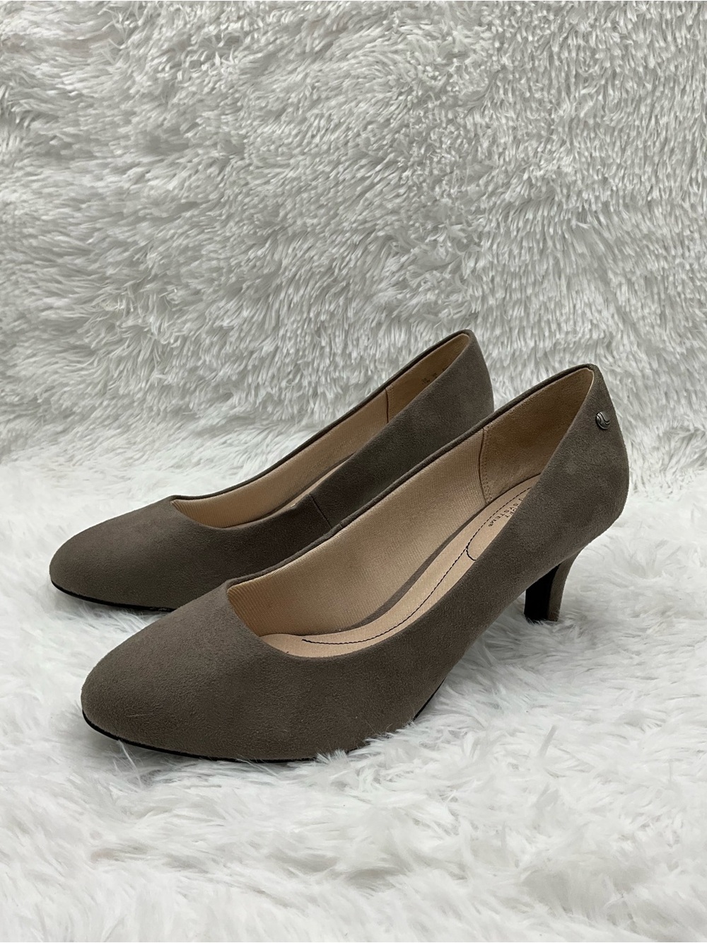 Life Stride Pumps Size 11W Taupe Suede Mid Heel Pumps